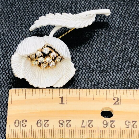 Vintage 60s TRIFARI Poppy Brooch: Creamy White Enamel Rhinestone Flower Pin - Picture 10 of 10